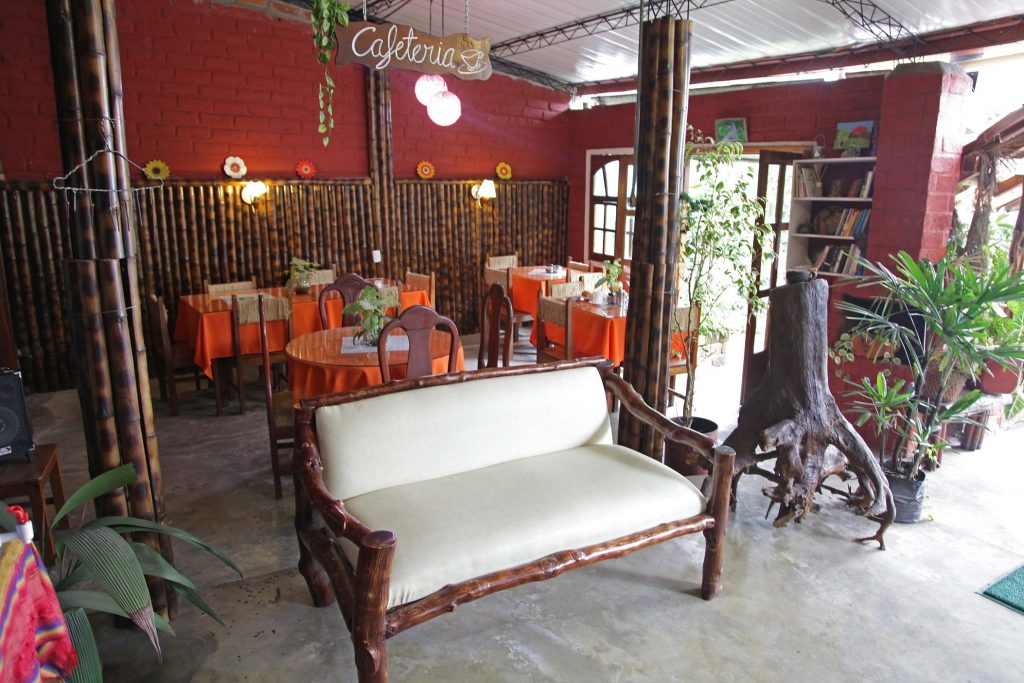 hostal el colibri amazonia turistica